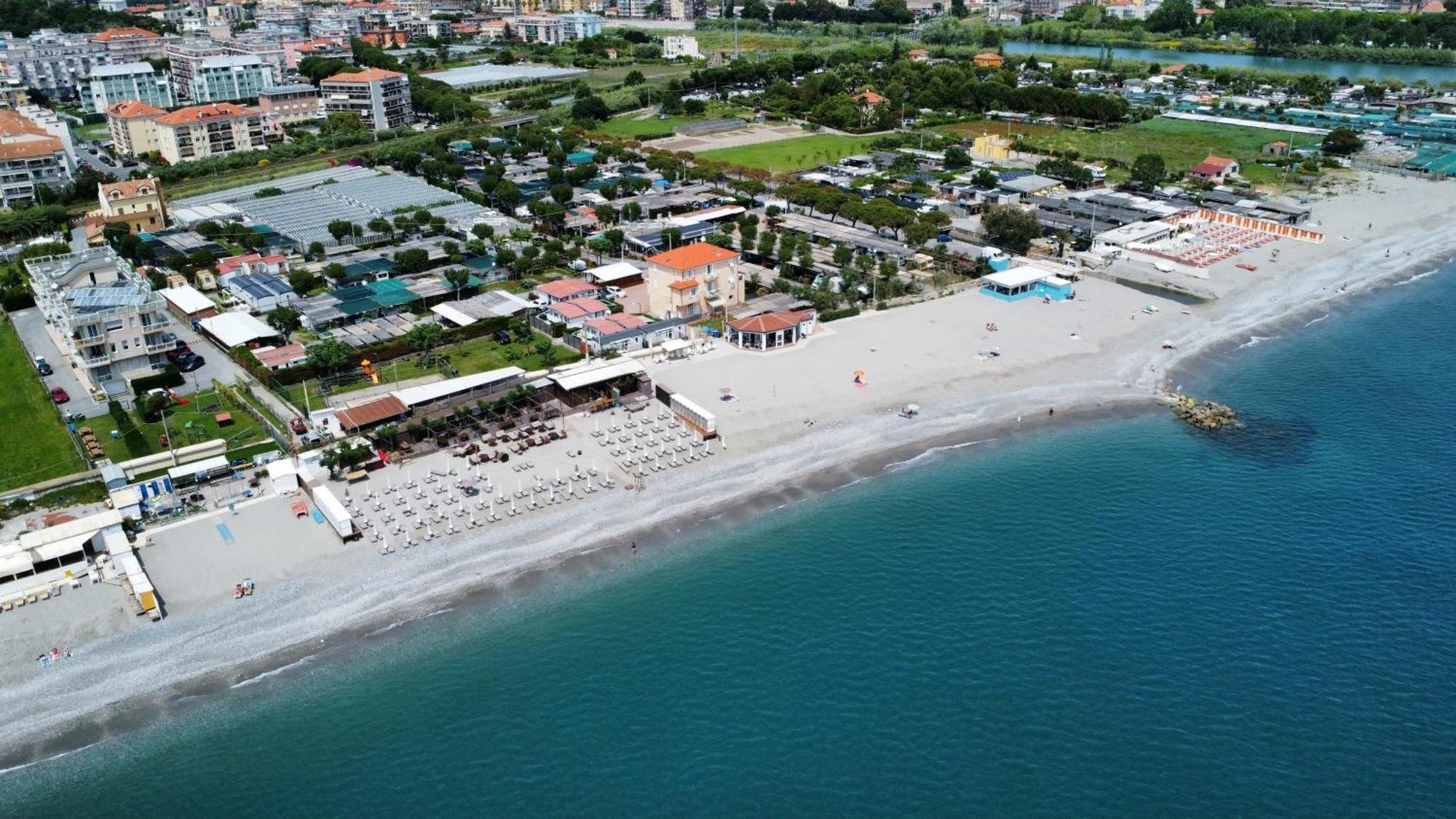 Residence Riviera Albenga Exterior photo