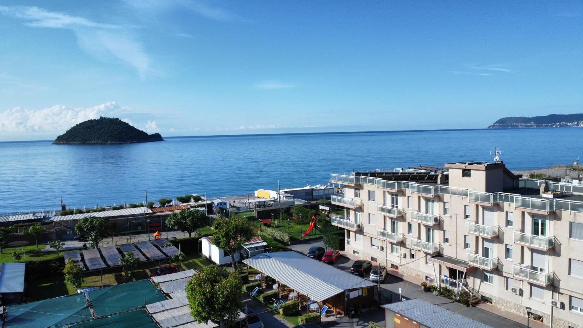 Residence Riviera Albenga Exterior photo